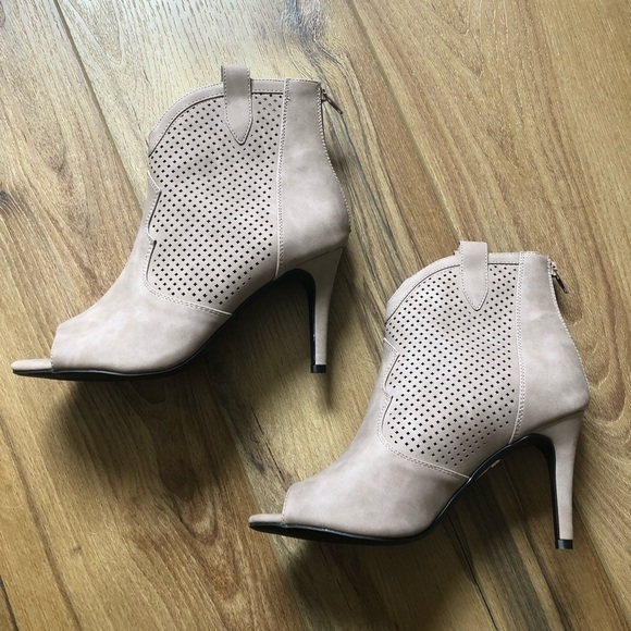 Faux suede taupe grey ankle peep toe Boot size 10 shoes - Picture 2 of 5